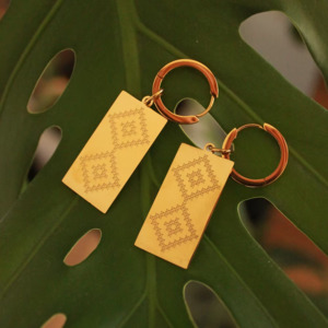 Taonga Jewelry: Pātiki Huggies