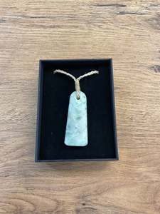 Taonga Jewelry: Jade Toki Garnett/White - (Kohatu Kohara)
