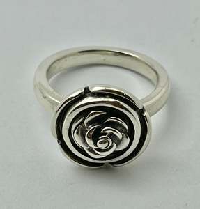 Quirky Collectibles: Oxidised sterling silver rose petal ring