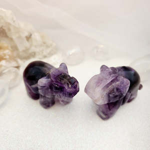 Crystals Fossils: Amethyst Elephant (assorted. approx. 5.1-5.3x2.6-2.7cm)