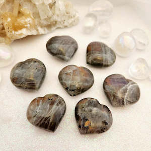 Crystals Fossils: Purple Labradorite Heart (assorted. approx. 3.1-3.4x3.2-3.4cm)