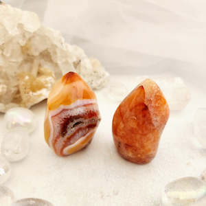 Carnelian/Agate Flame (assorted. approx. 5.5x3.3-3.7cm)