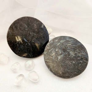 Arfvedsonite Plate (assorted. approx. 10cm diameter)