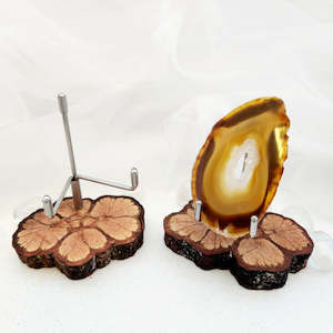 Crystals Fossils: Wooden Crystal Stand (assorted. approx. 8.5x5.6x8.3cm)