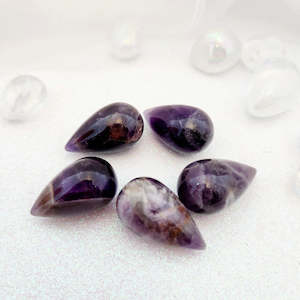 Amethyst Tear Drop (assorted. approx. 3.3x2cm)