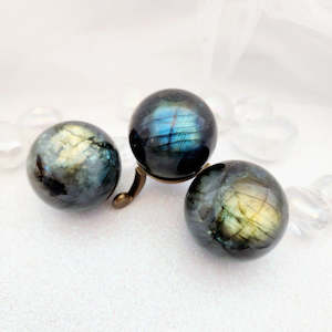 Crystals Fossils: Labradorite Sphere (assorted. approx. 4cm diameter)