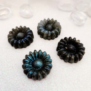 Crystals Fossils: Labradorite Flower (assorted. approx. 3cm diameter)