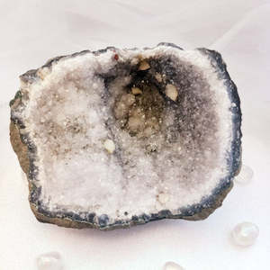 Amethyst Geode (approx. 22x21x14.7cm)