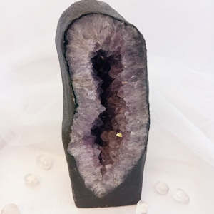 Amethyst Geode (approx. 26.3x11cm)
