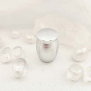Inspirational Heartfelt Gifts: Plain Silver Metal Tiny Keepsake Memorial Urn (metal alloy. approx. 4x3cm)