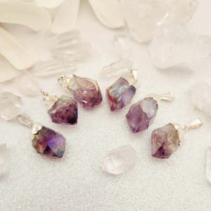 Jewellery Other Accessories: Amethyst Aura Point Pendant in Silver Cap (assorted. silver metal)
