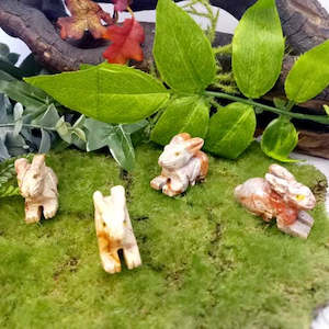 Woodland Grotto: Soapstone Rabbit (assorted. approx. 3.7-3.9x1.6cm)