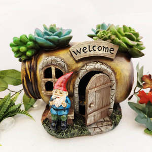 Woodland Grotto: Bruce the Gnome & His Welcome Cottage (solar light. approx. 14x18cm)