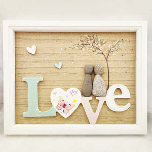 Wall Art Hanging Gifts: LOVE Stone Couple in Frame (approx. 20x25cm)