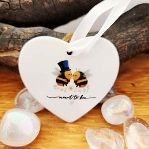 Meant To Bee Heart w. White Ribbon (approx 5.5x6cm)