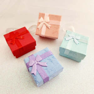 Everything Else: Ring Gift Box with Bow (assorted colours)