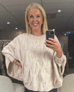 Outerwear: Cable poncho rice