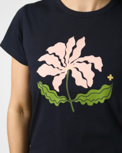 Classic tee navy blushing blooms