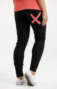 Apartment pants Black w berry cross
