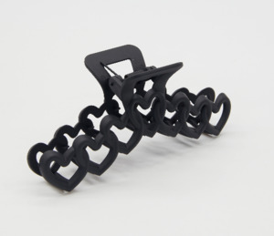 Sunglasses: String of hearts black claw clip