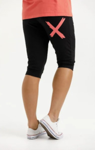 Bottoms: 3/4 Apartment pants Black w berry X