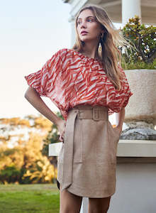 Esmaee: Esmaee Feline Top