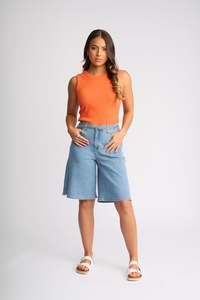 Knewe: Knewe Label Zuri Short