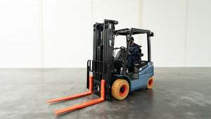 Royal Forklifts: Royal Forklifts R Series 4-wheel Electric Forklift
