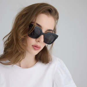 Sunglasses: Valentina Sunglasses - Black