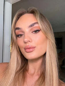 Beauty Wellness: Suzy Lipstick Honey (Satin)