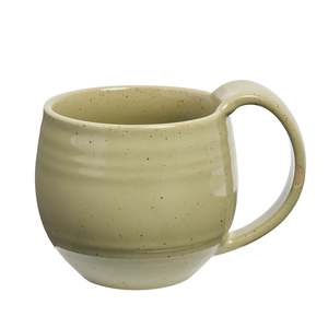 Lifestyle: Robert Gordon Embrace Mug in Peppercorn