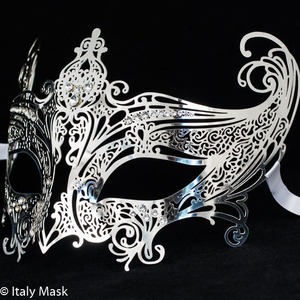 Products: Metal Filigree Masquerade Mask - Catwoman (Silver)