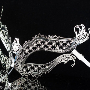 Metal Filigree Masquerade Mask - Mon Amour (Silver)