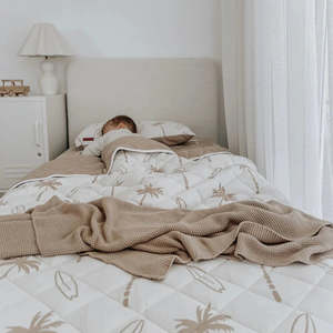 Kids Decor: REVERSIBLE QUILT - NATURAL SURFING PALM