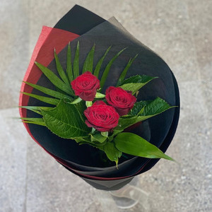Products: 3 Red Roses