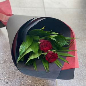 Products: 2 Red Roses