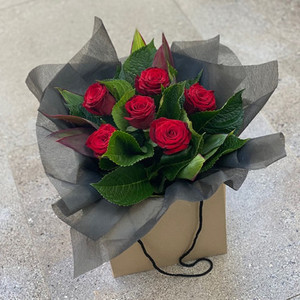 Products: 6 Red Roses