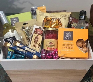 Products: Gourmet Hamper