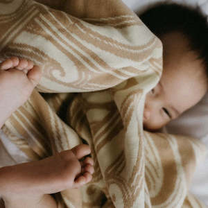Te Reo: Te Paringa Organic Cotton Knit Blanket- Beige