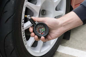 Motorsport Tyre Pressure Gauge Analogue Hand Held Dial 0-80 psi