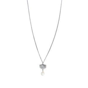 Boh Runga: Fan Tail Pearl Pendant