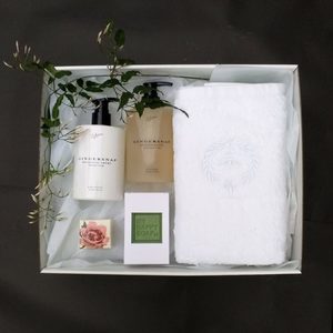 Gift Baskets: Gift Box – Pamper