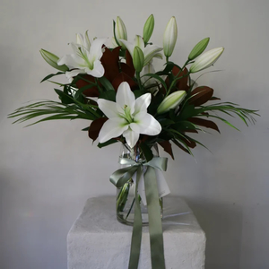 Bouquets: Lily Bouquet