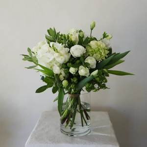 Gifts: White & Green Posy