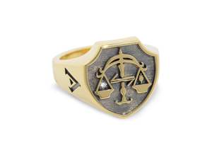 Fine Jewellery: Fantasy Shield Signet Ring, Yellow Gold