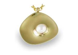 Pearl: Mabe Pearl Necklace, 9ct Yellow Gold