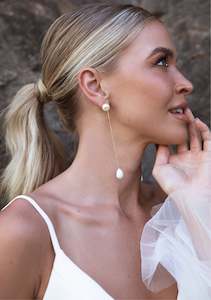 Jewellery: MAYA EARRINGS 18CT GOLD