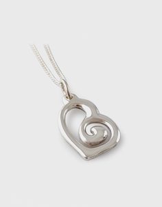 Products: Floral Embossed Heart layering pendant – Rose Gold – Julie Pijfers – Designer Jeweller