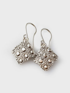 Products: Coromandel Mussels on hoops – Julie Pijfers – Designer Jeweller