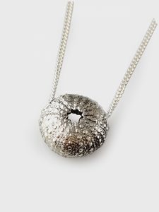 Products: PD209 Pendant Rose Gold ‘ Koru Heart ‘& pink Tourmaline includes chain – Julie Pijfers – Designer Jeweller